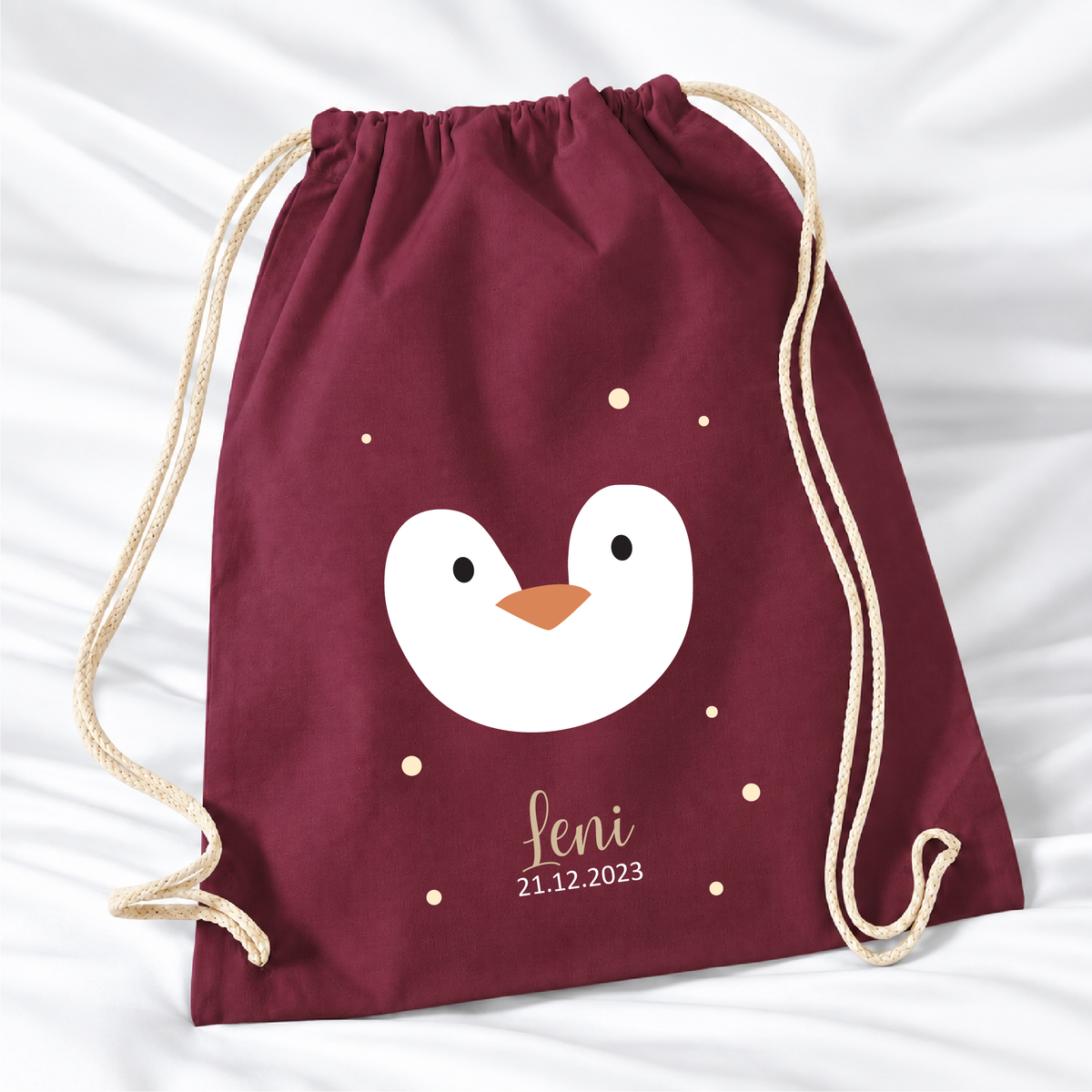 Personalisierter Pinguin-Turnbeutel in Bordeaux mit Wunschname – Standard 140 g/m²