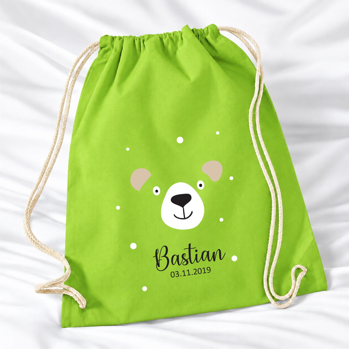 Personalisierter Bär-Turnbeutel in Lindgrün mit Wunschname – Standard 140 g/m²