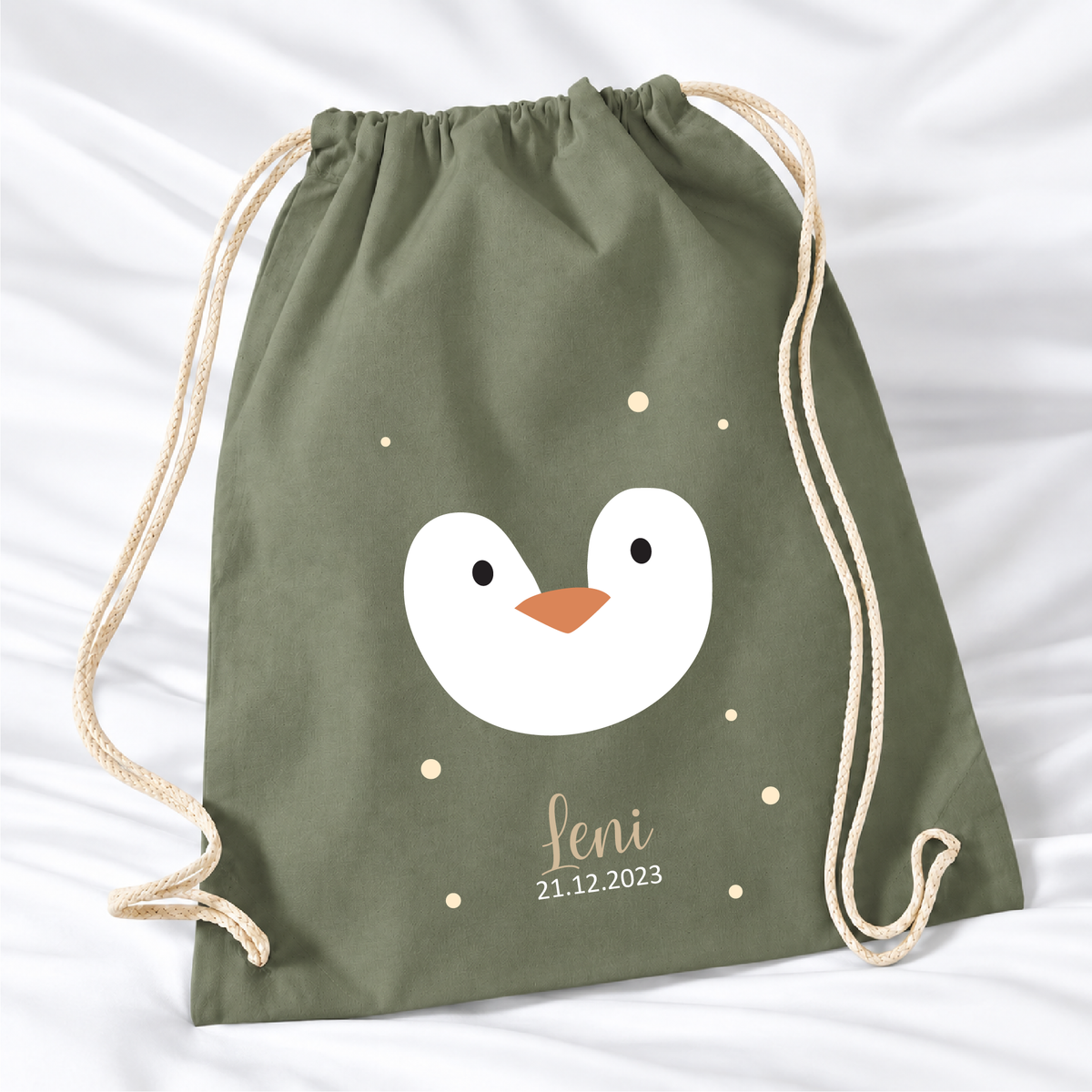 Personalisierter Pinguin-Turnbeutel in Olivgrün mit Wunschname – Standard 140 g/m²