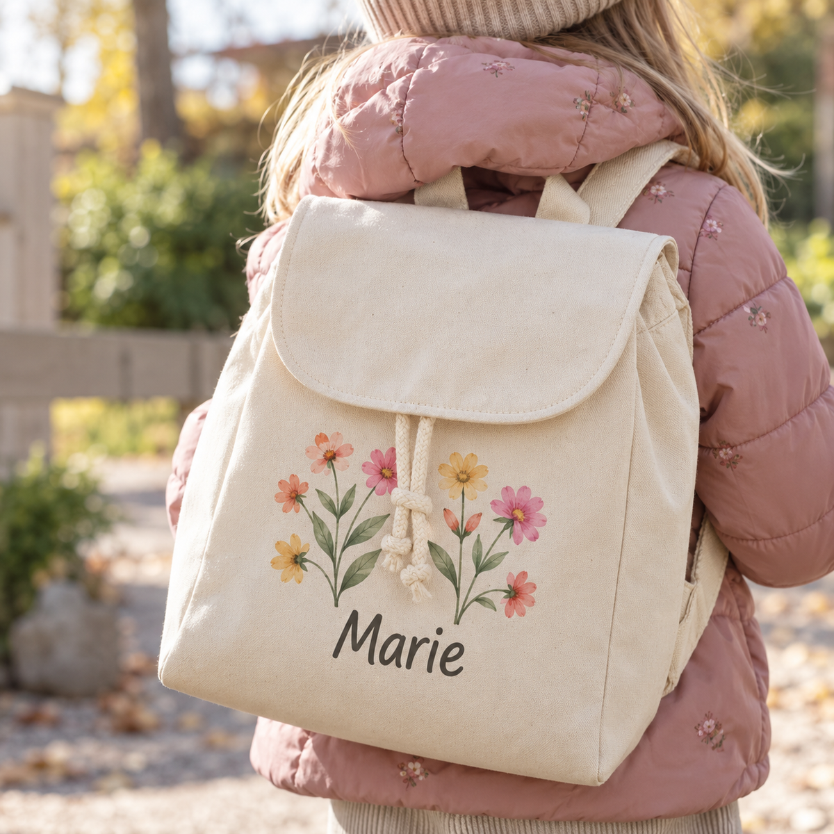 Personalisierter Kinderrucksack aus Bio-Baumwolle mit Name – Trageansicht