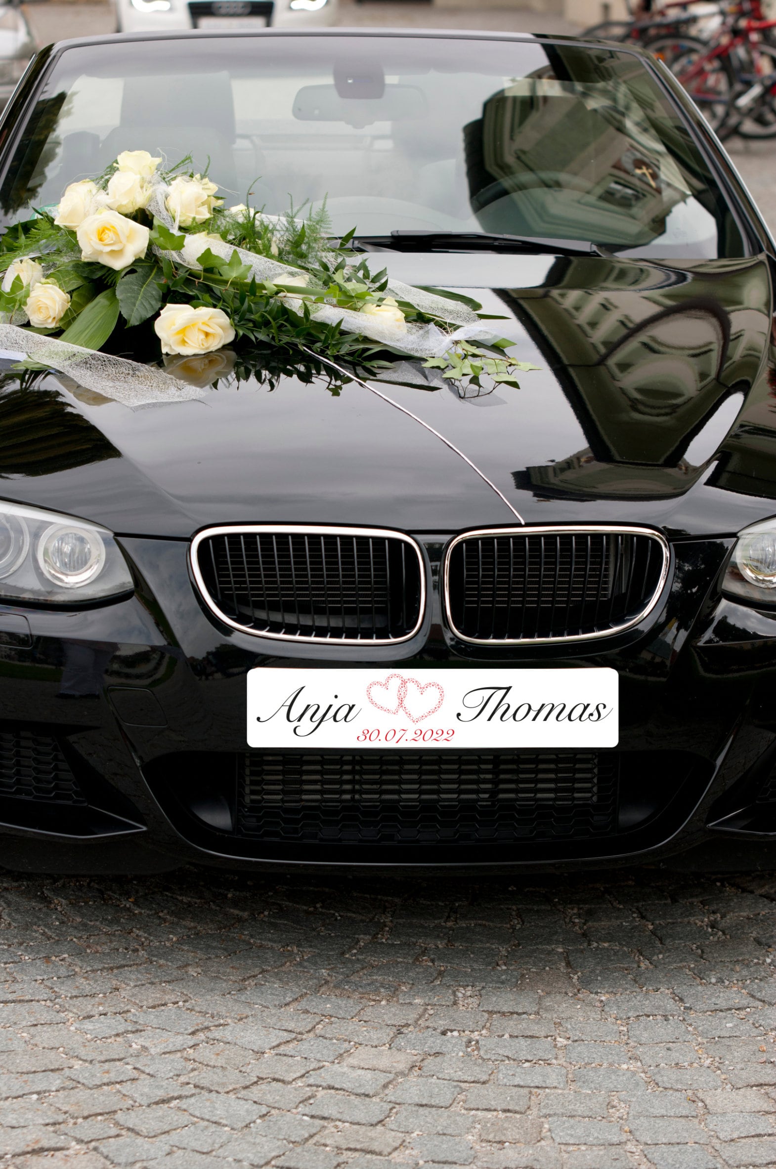 Hochzeitskennzeichen „Grod g'heirat“, personalisiert für Hochzeitsauto