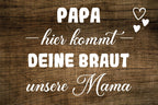 Hochzeitsschild „Papa, hier kommt deine Braut – unsere Mama“ – Detailansicht 3