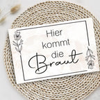Hochzeitsschild „Papa, hier kommt deine Braut – meine Mama“ – Design 4 – Produktansicht