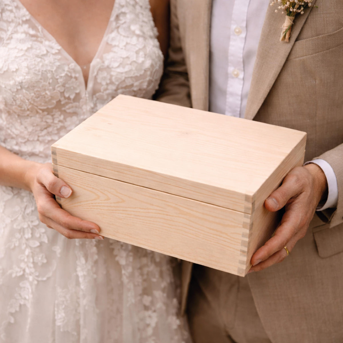Erinnerungskiste Hochzeit aus Holz – Motiv Blätterkranz, Produktansicht 5